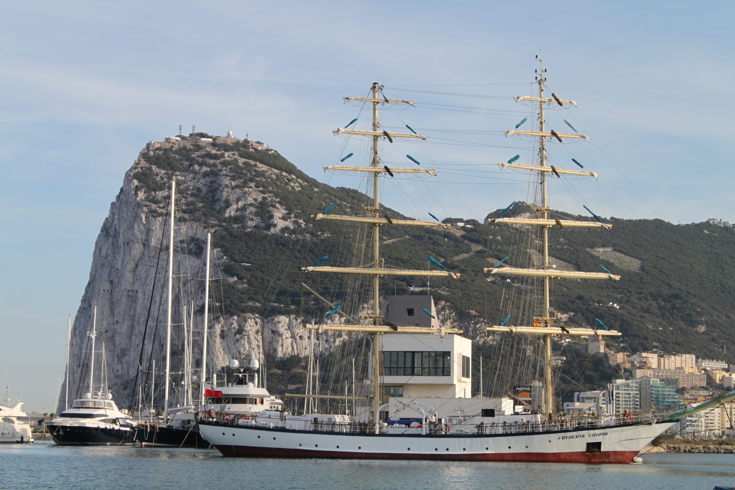 Atraque cerca de Gibraltar: la mejor alternativa para dejar tu barco todo el año